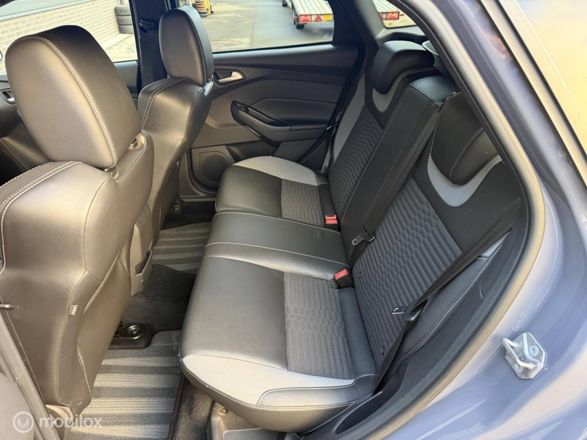 Ford Focus Ford Focus Wagon 2.0 ST TOPSTAAT! RECARO*CLIMA*CARPLAY*19INCH*CAMERA*VOL!!