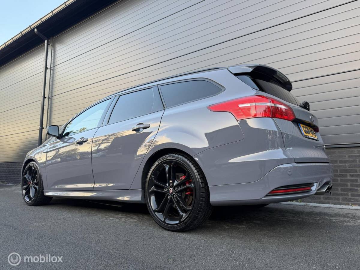 Ford Focus Ford Focus Wagon 2.0 ST TOPSTAAT! RECARO*CLIMA*CARPLAY*19INCH*CAMERA*VOL!!