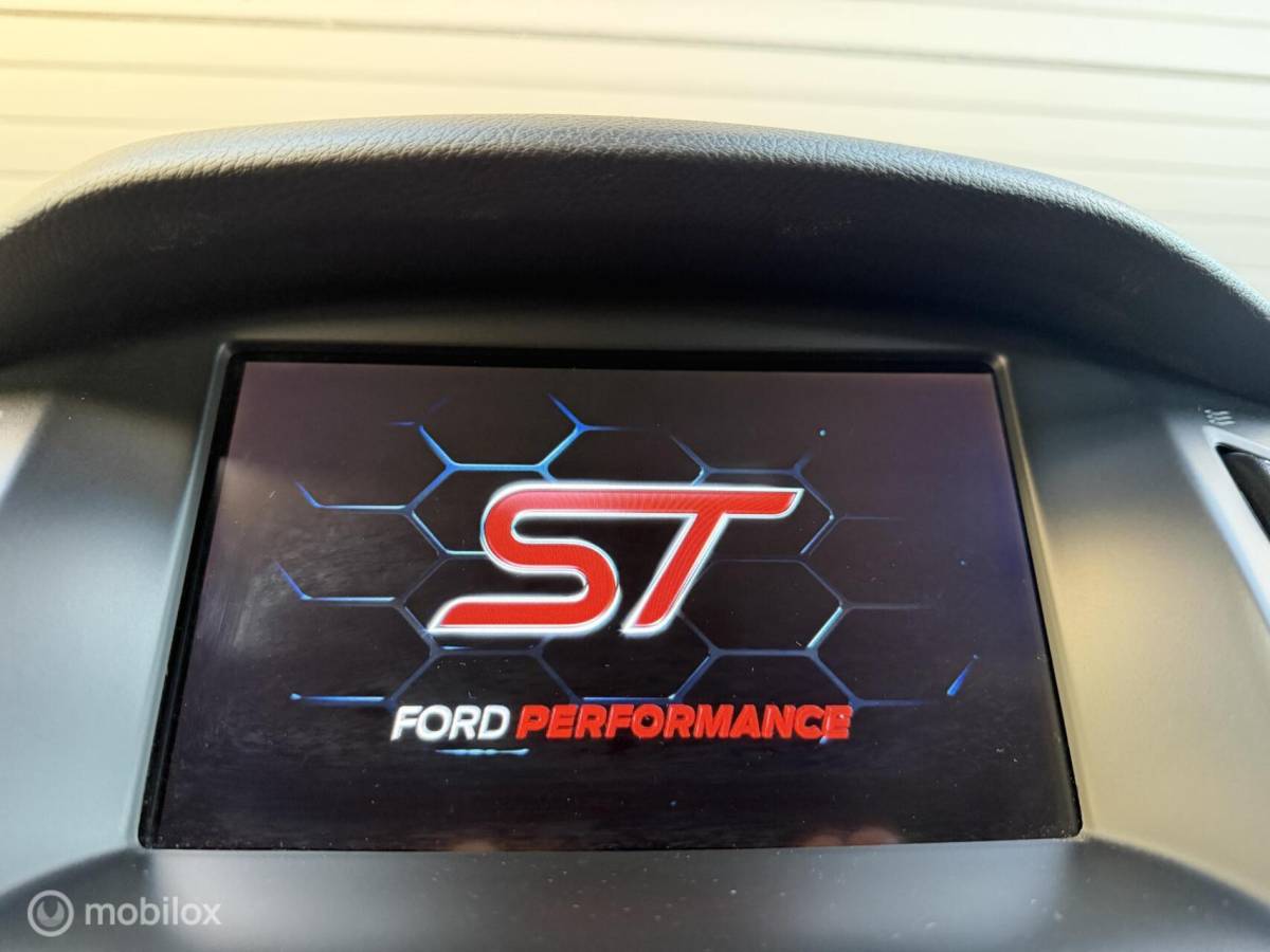 Ford Focus Ford Focus Wagon 2.0 ST TOPSTAAT! RECARO*CLIMA*CARPLAY*19INCH*CAMERA*VOL!!