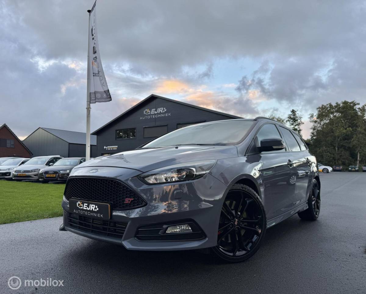 Ford Focus Ford Focus Wagon 2.0 ST TOPSTAAT! RECARO*CLIMA*CARPLAY*19INCH*CAMERA*VOL!!