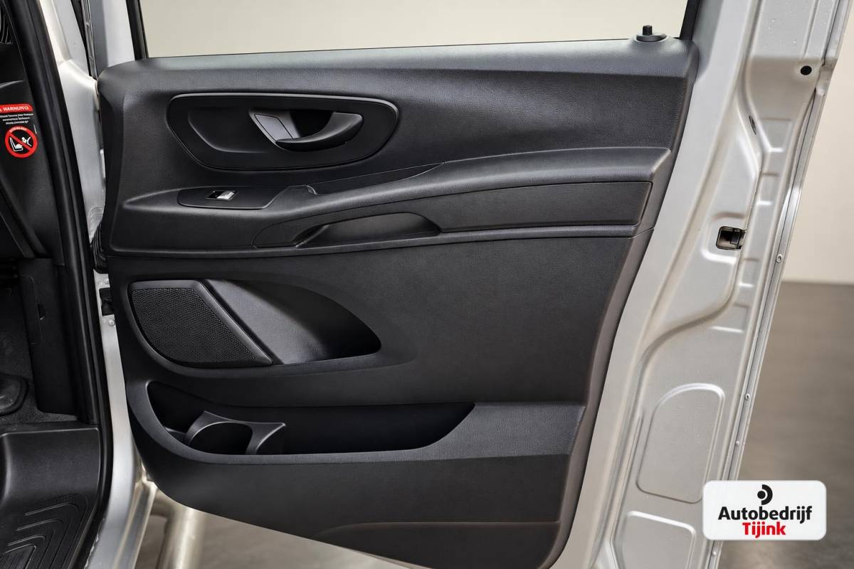 Mercedes-Benz Vito Mercedes-Benz Vito 116 CDI Extra Lang DC Comfort | Automaat | 6-persoons | Trekhaak | Camera | Cruise | PDC |