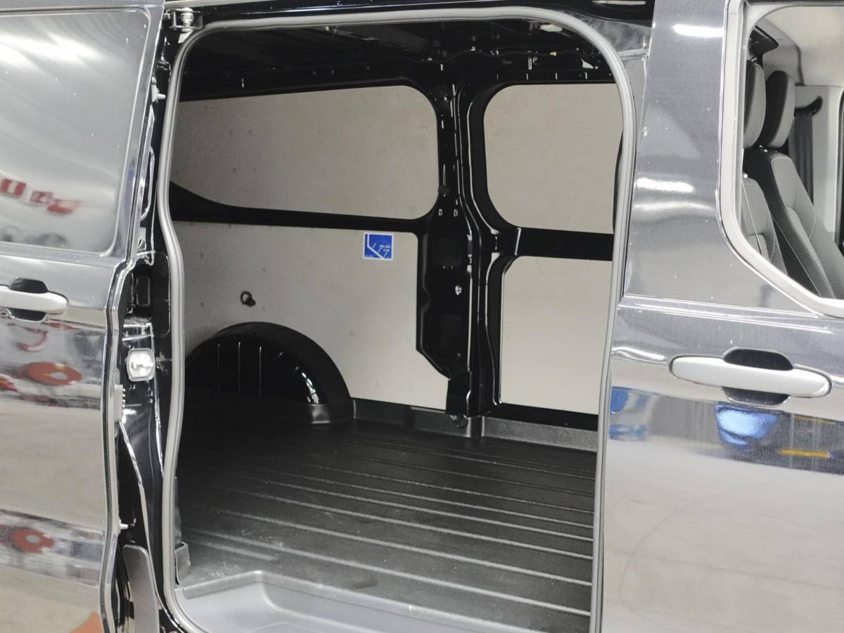 Ford Transit Custom Ford Transit Custom 300 2.0 TDCI L2H1 Trend Nieuw Model Automaat Airco Navigatie Cruise Control Camera Trekhaak