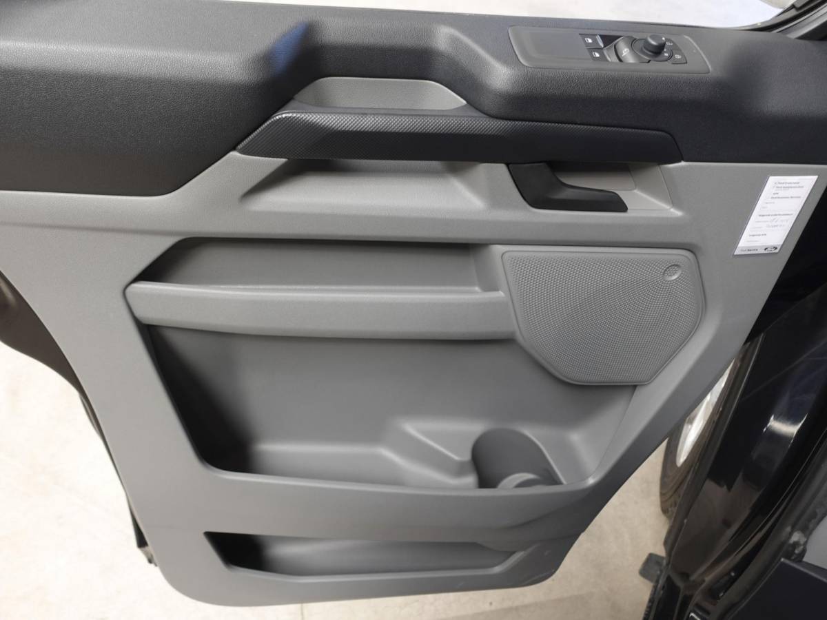 Ford Transit Custom Ford Transit Custom 300 2.0 TDCI L2H1 Trend Nieuw Model Automaat Airco Navigatie Cruise Control Camera Trekhaak