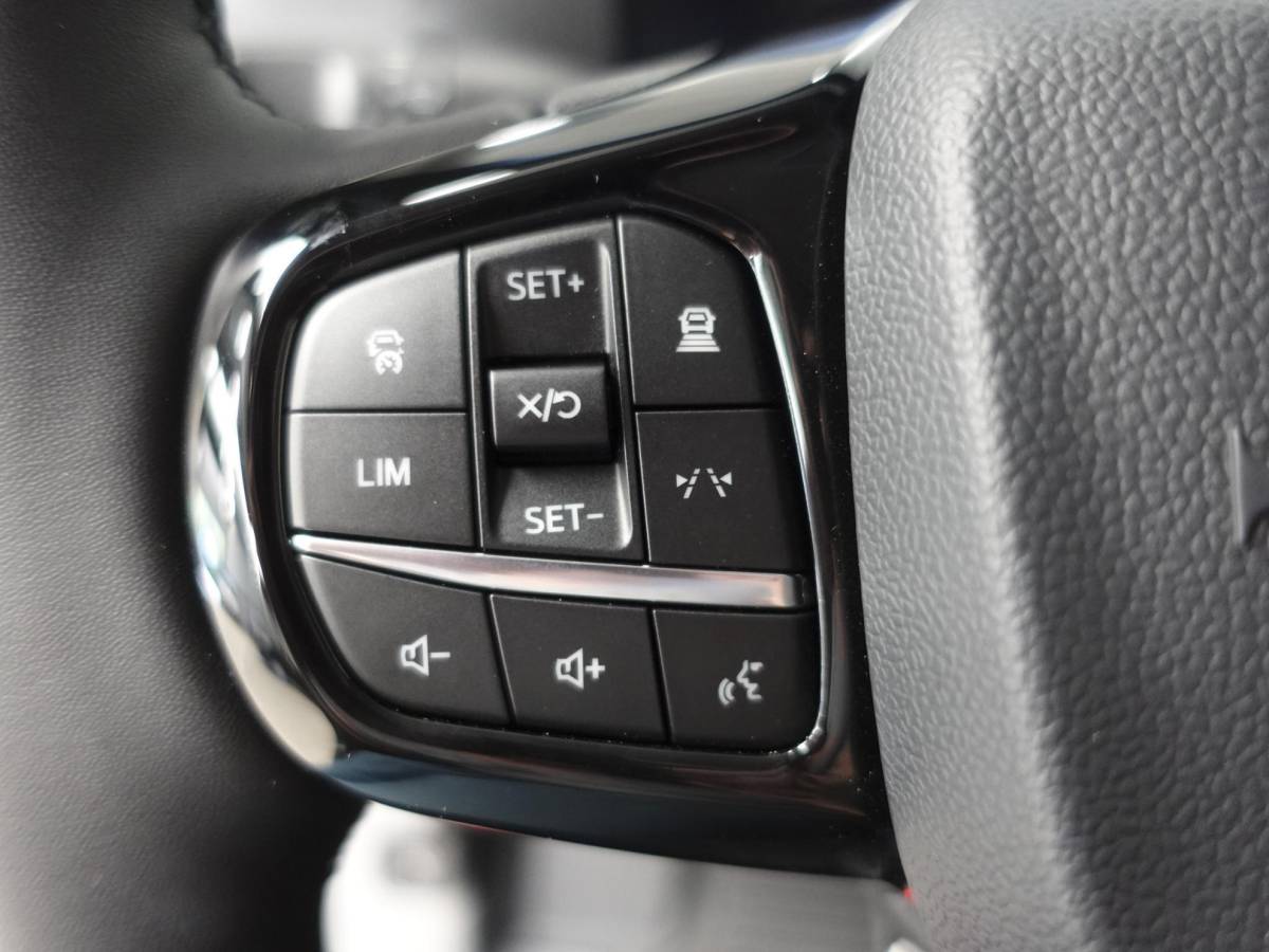Ford Transit Custom Ford Transit Custom 300 2.0 TDCI L2H1 Trend Nieuw Model Automaat Airco Navigatie Cruise Control Camera Trekhaak