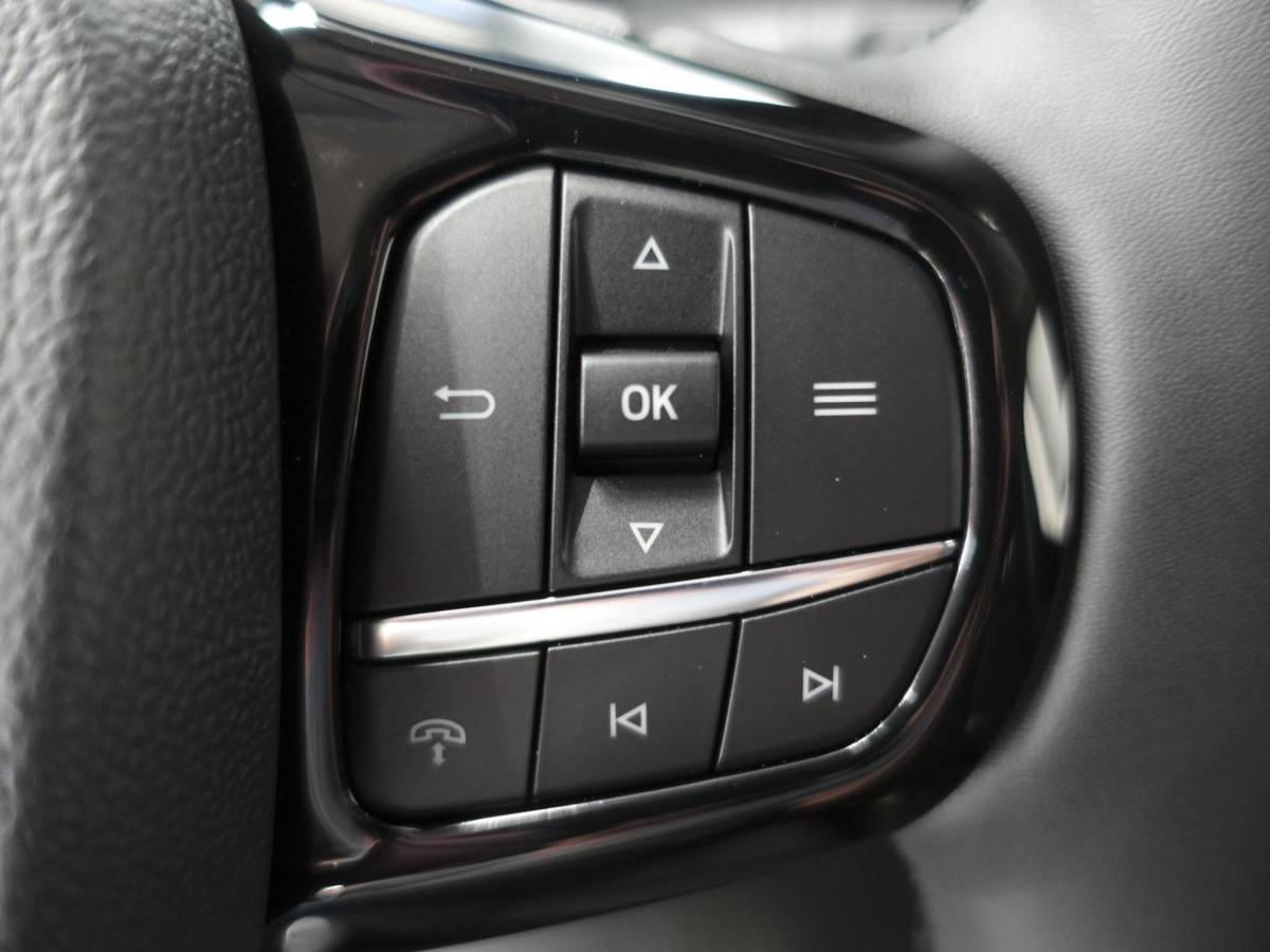 Ford Transit Custom Ford Transit Custom 300 2.0 TDCI L2H1 Trend Nieuw Model Automaat Airco Navigatie Cruise Control Camera Trekhaak