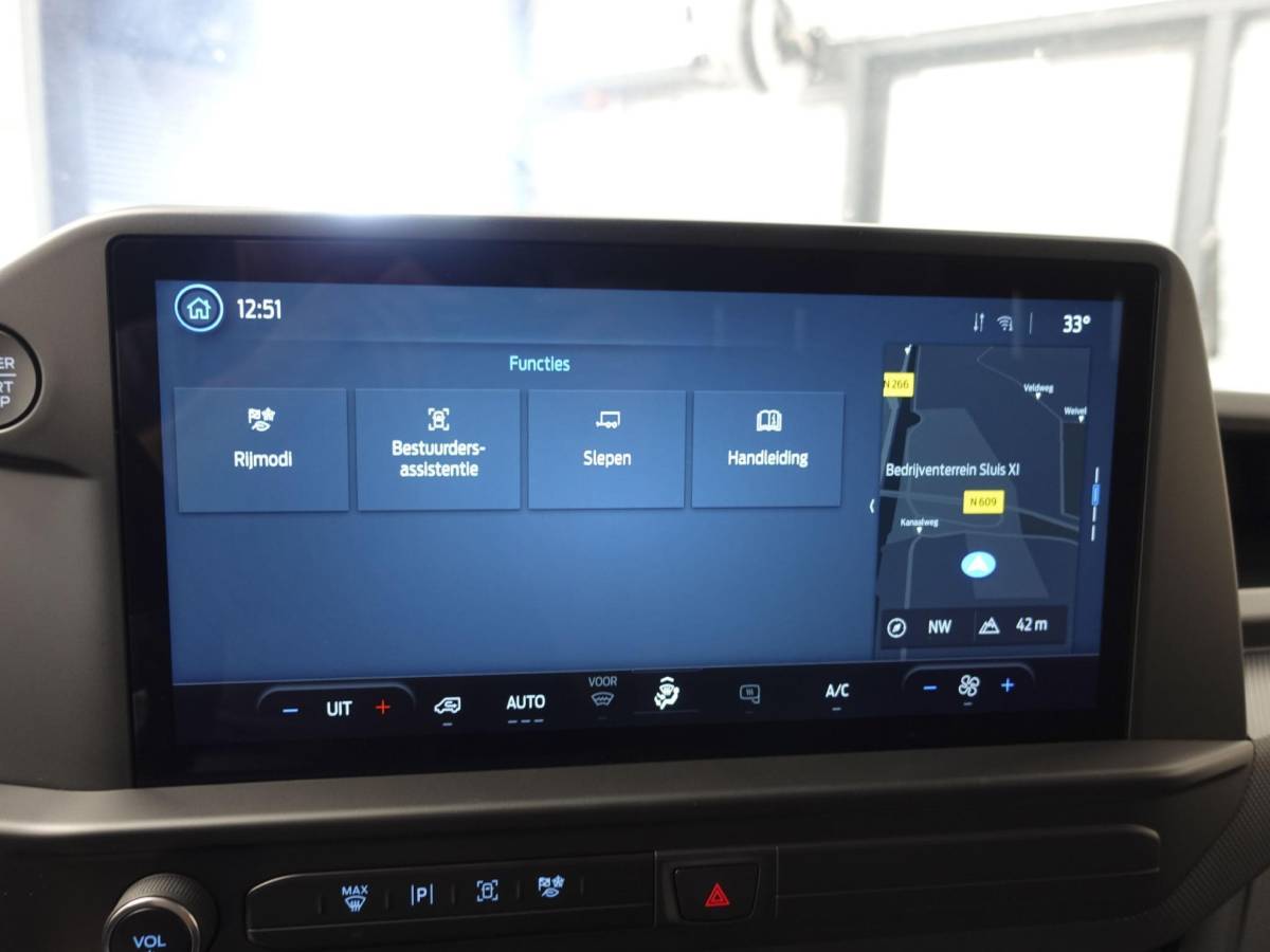 Ford Transit Custom Ford Transit Custom 300 2.0 TDCI L2H1 Trend Nieuw Model Automaat Airco Navigatie Cruise Control Camera Trekhaak