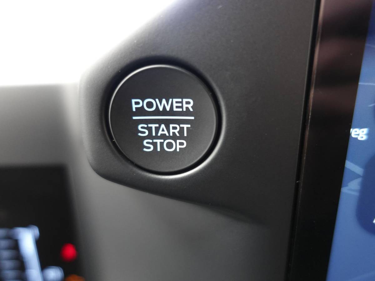 Ford Transit Custom Ford Transit Custom 300 2.0 TDCI L2H1 Trend Nieuw Model Automaat Airco Navigatie Cruise Control Camera Trekhaak