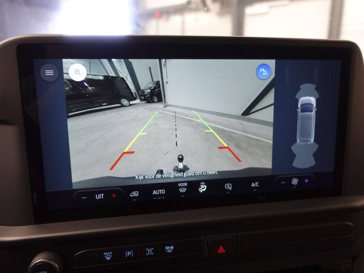 Ford Transit Custom Ford Transit Custom 300 2.0 TDCI L2H1 Trend Nieuw Model Automaat Airco Navigatie Cruise Control Camera Trekhaak