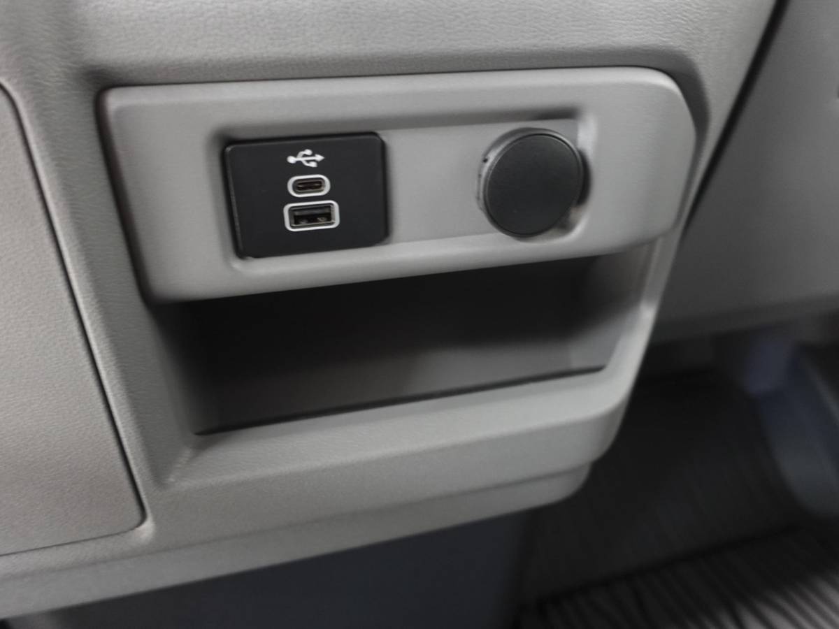 Ford Transit Custom Ford Transit Custom 300 2.0 TDCI L2H1 Trend Nieuw Model Automaat Airco Navigatie Cruise Control Camera Trekhaak