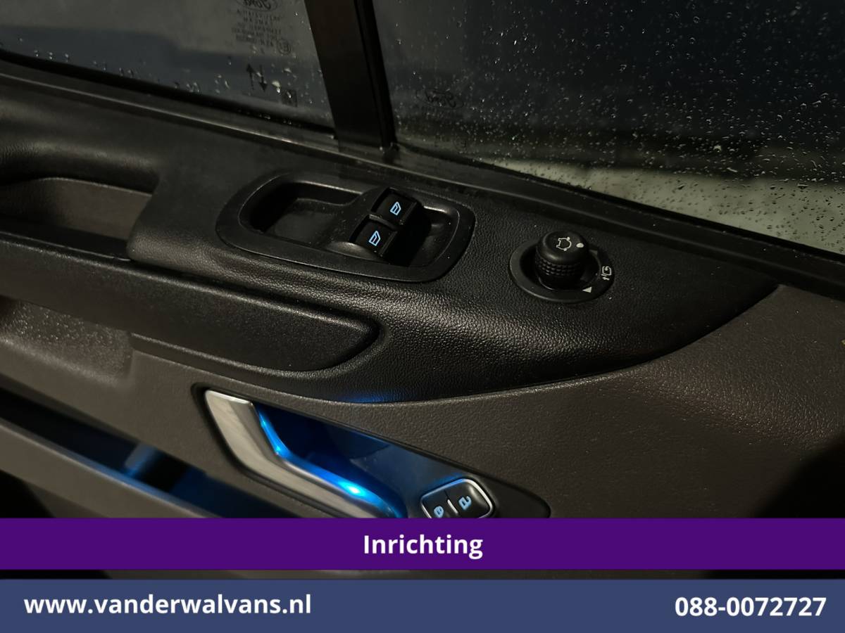 Ford Transit Custom Ford Transit Custom 2.0 TDCI L1H1 Inrichting Euro6 Airco | Camera | LED | Cruisecontrol | Verwarmde voorruit Parkeersensoren, Bijrijdersbank