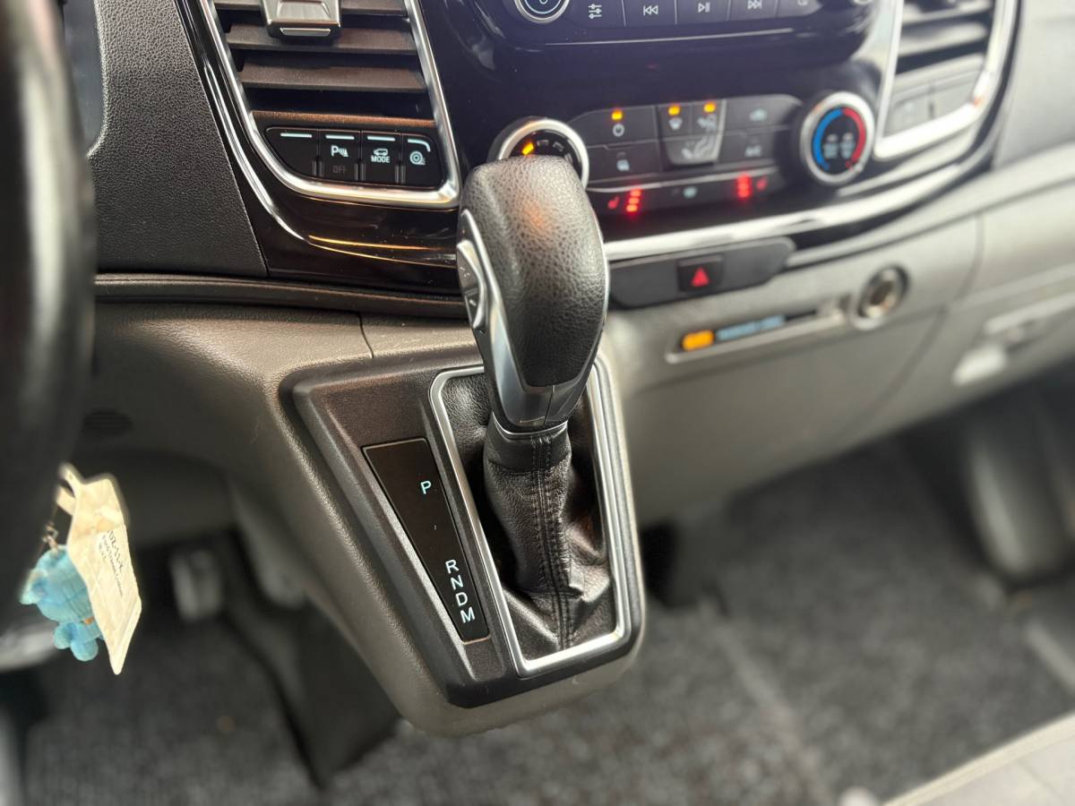 Ford Transit Custom Ford Transit Custom 300 2.0 TDCI L2H2 Limited 170PK|AUTOMAAT|airco|cruise|achteruitrijcamera|apple carplay|trekhaak|stoelverwarmin