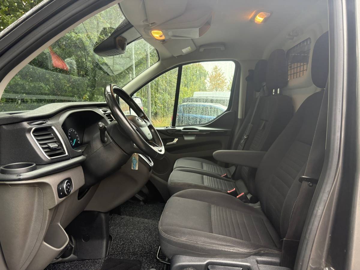 Ford Transit Custom Ford Transit Custom 300 2.0 TDCI L2H2 Limited 170PK|AUTOMAAT|airco|cruise|achteruitrijcamera|apple carplay|trekhaak|stoelverwarmin