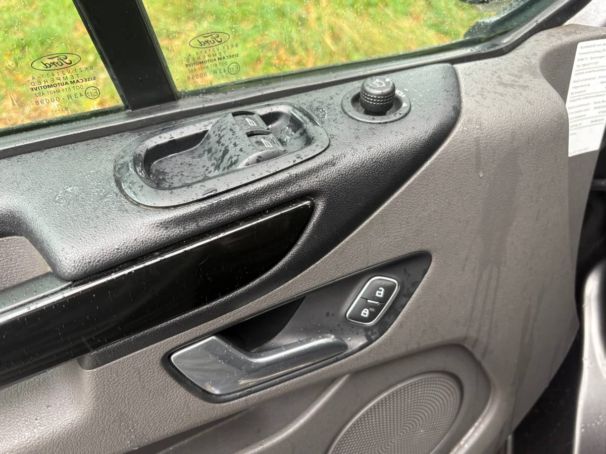 Ford Transit Custom Ford Transit Custom 300 2.0 TDCI L2H2 Limited 170PK|AUTOMAAT|airco|cruise|achteruitrijcamera|apple carplay|trekhaak|stoelverwarmin