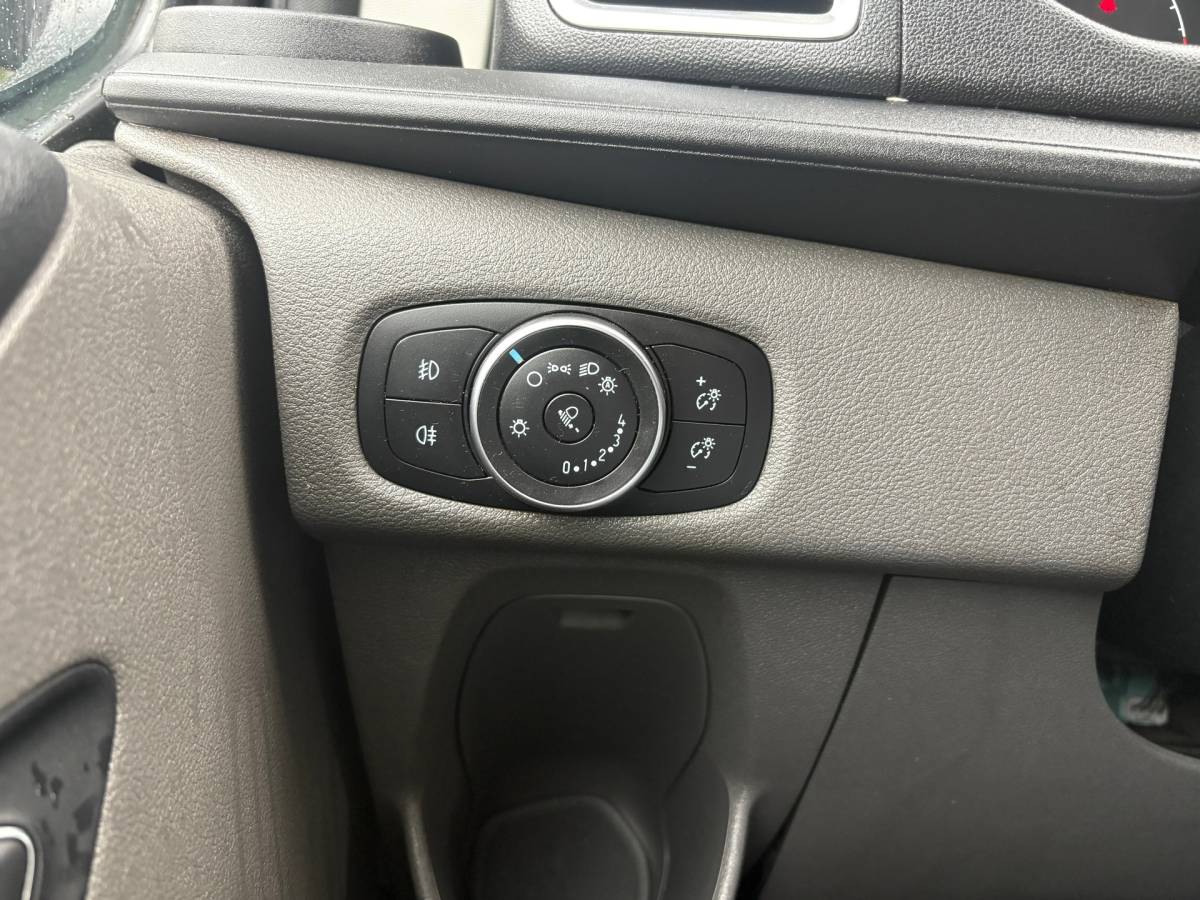 Ford Transit Custom Ford Transit Custom 300 2.0 TDCI L2H2 Limited 170PK|AUTOMAAT|airco|cruise|achteruitrijcamera|apple carplay|trekhaak|stoelverwarmin