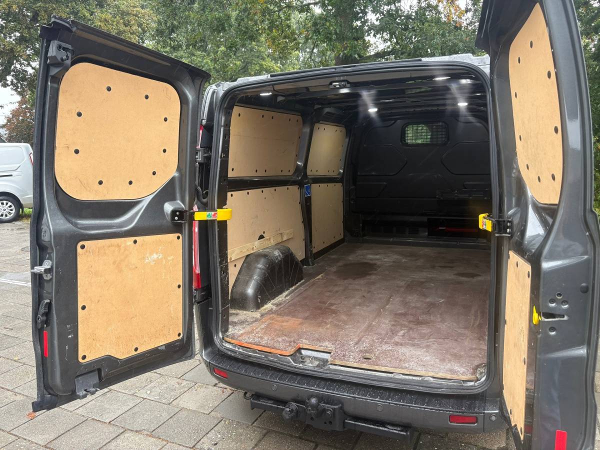 Ford Transit Custom Ford Transit Custom 300 2.0 TDCI L2H2 Limited 170PK|AUTOMAAT|airco|cruise|achteruitrijcamera|apple carplay|trekhaak|stoelverwarmin