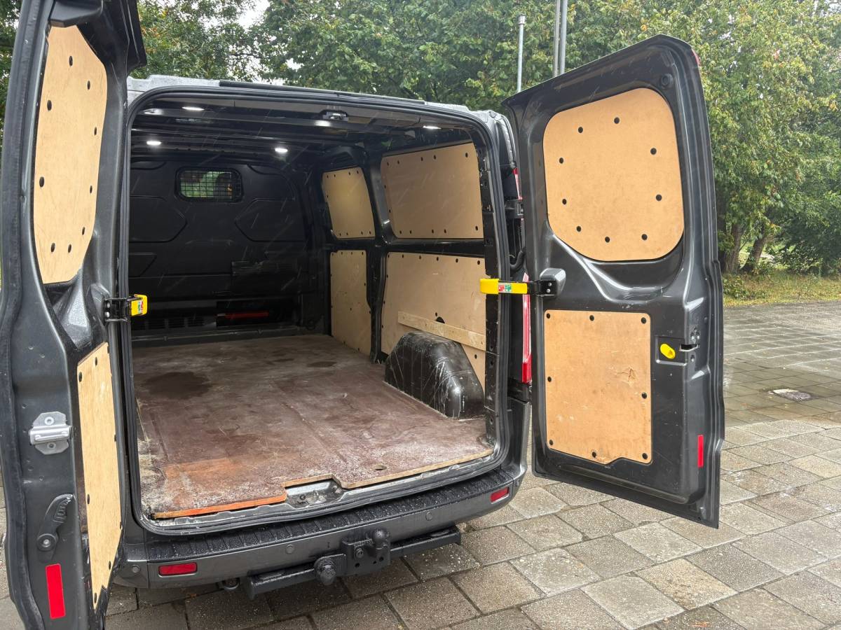 Ford Transit Custom Ford Transit Custom 300 2.0 TDCI L2H2 Limited 170PK|AUTOMAAT|airco|cruise|achteruitrijcamera|apple carplay|trekhaak|stoelverwarmin