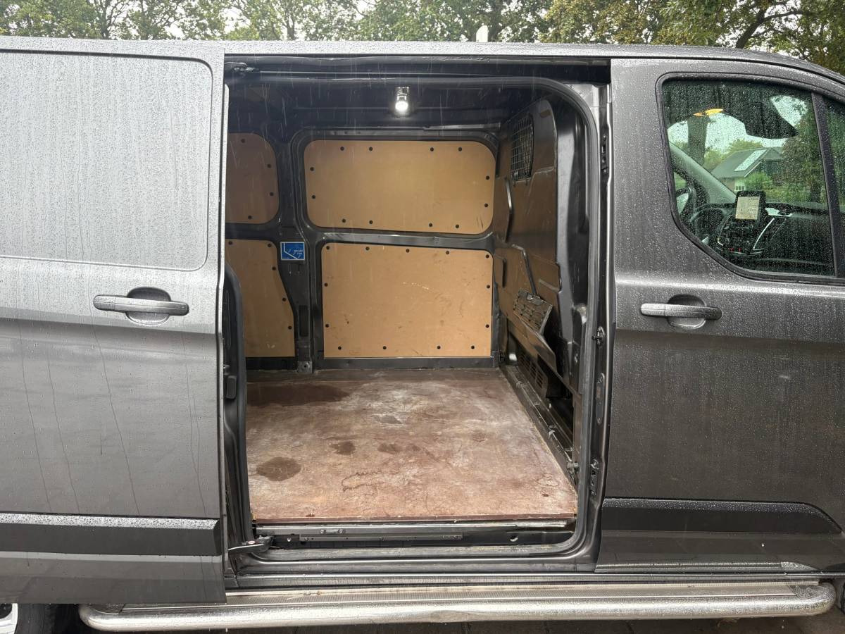 Ford Transit Custom Ford Transit Custom 300 2.0 TDCI L2H2 Limited 170PK|AUTOMAAT|airco|cruise|achteruitrijcamera|apple carplay|trekhaak|stoelverwarmin