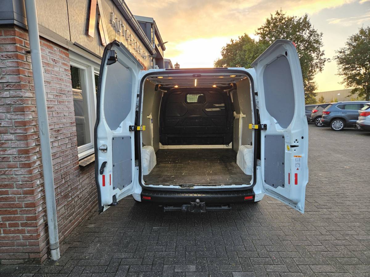 Ford Transit Custom Ford TRANSIT CUSTOM 300 2.0 TDCI L2H1 Trend Trekhaak! 3-Zitplaatsen! 131PK! Mooie/Nette Bus! Airco!