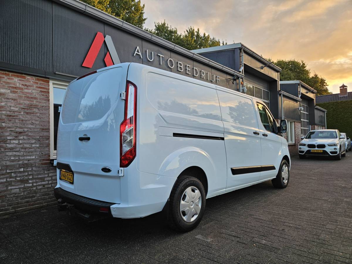 Ford Transit Custom Ford TRANSIT CUSTOM 300 2.0 TDCI L2H1 Trend Trekhaak! 3-Zitplaatsen! 131PK! Mooie/Nette Bus! Airco!