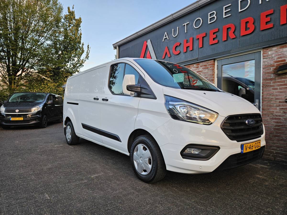 Ford Transit Custom Ford TRANSIT CUSTOM 300 2.0 TDCI L2H1 Trend Trekhaak! 3-Zitplaatsen! 131PK! Mooie/Nette Bus! Airco!