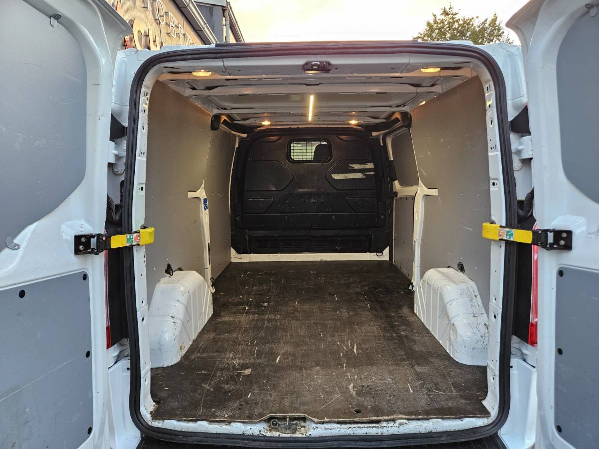 Ford Transit Custom Ford TRANSIT CUSTOM 300 2.0 TDCI L2H1 Trend Trekhaak! 3-Zitplaatsen! 131PK! Mooie/Nette Bus! Airco!