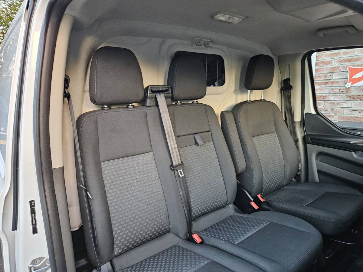 Ford Transit Custom Ford TRANSIT CUSTOM 300 2.0 TDCI L2H1 Trend Trekhaak! 3-Zitplaatsen! 131PK! Mooie/Nette Bus! Airco!