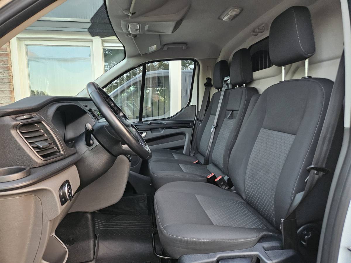 Ford Transit Custom Ford TRANSIT CUSTOM 300 2.0 TDCI L2H1 Trend Trekhaak! 3-Zitplaatsen! 131PK! Mooie/Nette Bus! Airco!
