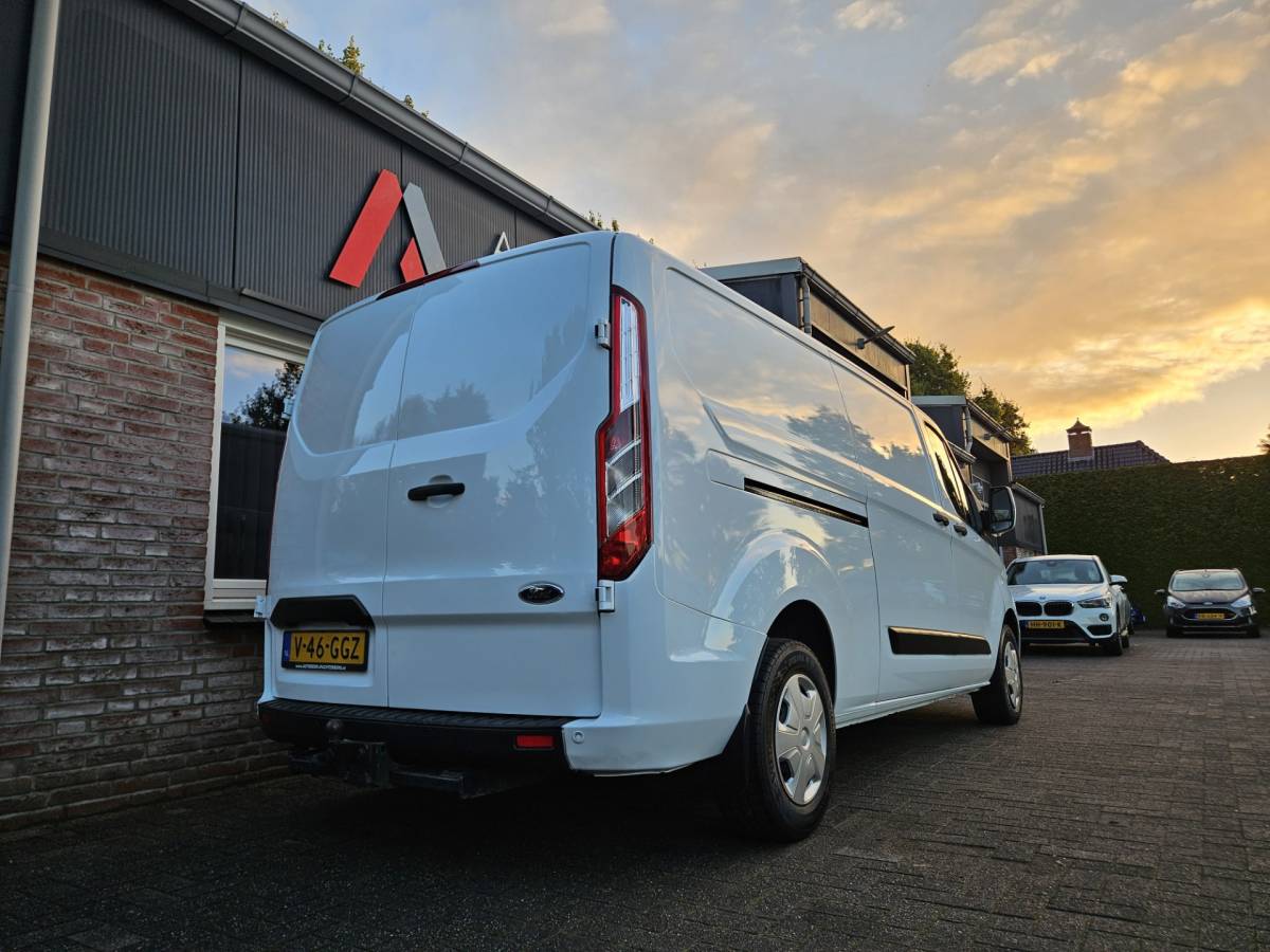 Ford Transit Custom Ford TRANSIT CUSTOM 300 2.0 TDCI L2H1 Trend Trekhaak! 3-Zitplaatsen! 131PK! Mooie/Nette Bus! Airco!