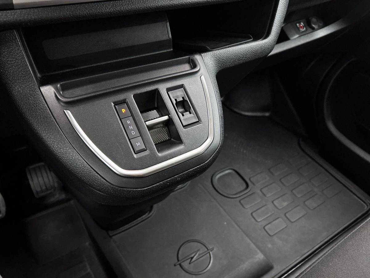 Opel Vivaro Opel Vivaro 2.0 180PK L3 Automaat Dubbele Cabine 2 schuifdeuren Android Auto/Apple CarPlay Navigatie Keyless Entry&Start Climate Control Camera Cruise Control Houten afwerking laadruimte Trekhaak lichtmetalen velgen