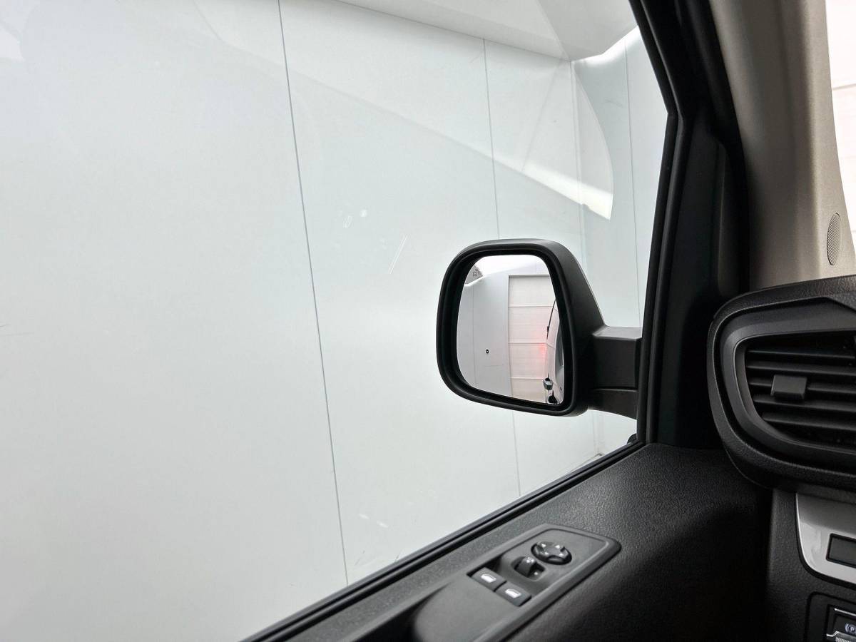 Opel Vivaro Opel Vivaro 2.0 180PK L3 Automaat Dubbele Cabine 2 schuifdeuren Android Auto/Apple CarPlay Navigatie Keyless Entry&Start Climate Control Camera Cruise Control Houten afwerking laadruimte Trekhaak lichtmetalen velgen
