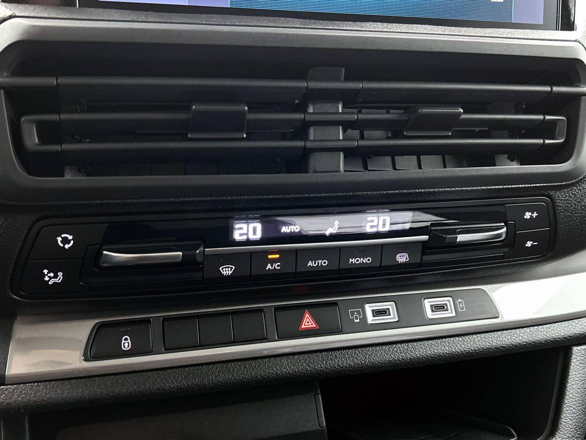 Opel Vivaro Opel Vivaro 2.0 180PK L3 Automaat Dubbele Cabine 2 schuifdeuren Android Auto/Apple CarPlay Navigatie Keyless Entry&Start Climate Control Camera Cruise Control Houten afwerking laadruimte Trekhaak lichtmetalen velgen