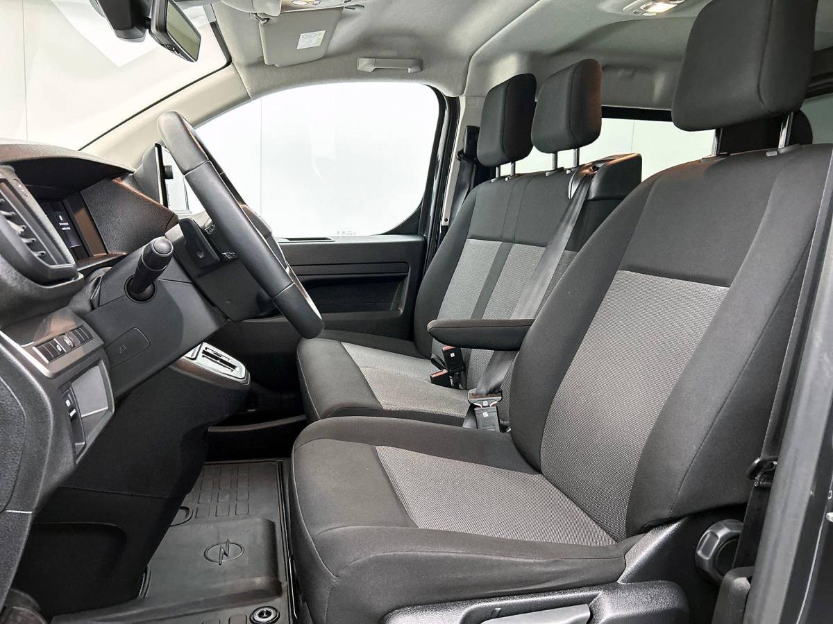 Opel Vivaro Opel Vivaro 2.0 180PK L3 Automaat Dubbele Cabine 2 schuifdeuren Android Auto/Apple CarPlay Navigatie Keyless Entry&Start Climate Control Camera Cruise Control Houten afwerking laadruimte Trekhaak lichtmetalen velgen