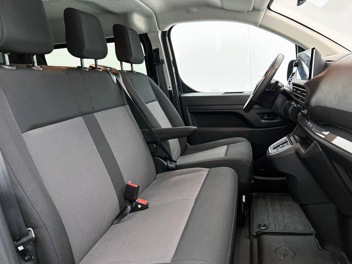 Opel Vivaro Opel Vivaro 2.0 180PK L3 Automaat Dubbele Cabine 2 schuifdeuren Android Auto/Apple CarPlay Navigatie Keyless Entry&Start Climate Control Camera Cruise Control Houten afwerking laadruimte Trekhaak lichtmetalen velgen