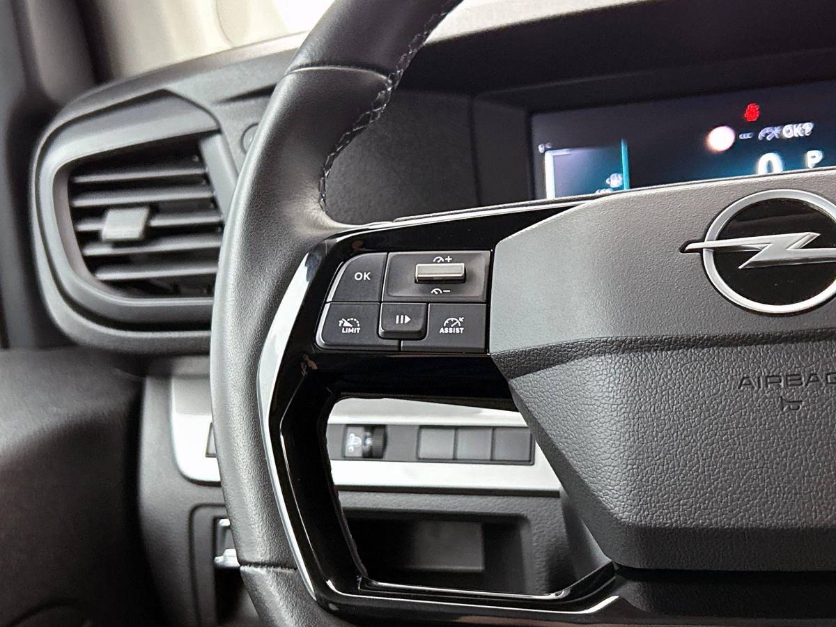 Opel Vivaro Opel Vivaro 2.0 180PK L3 Automaat Dubbele Cabine 2 schuifdeuren Android Auto/Apple CarPlay Navigatie Keyless Entry&Start Climate Control Camera Cruise Control Houten afwerking laadruimte Trekhaak lichtmetalen velgen