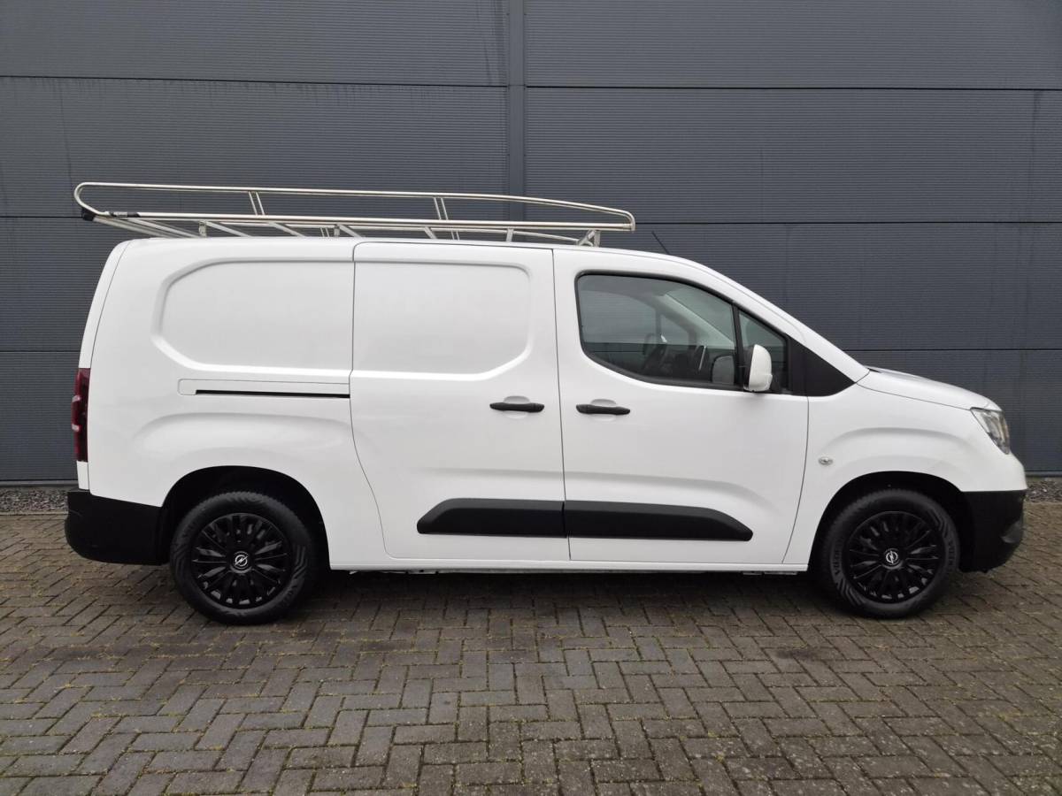 Opel Combo Opel Combo 1.5D L2H1 Carplay Navi 102pk RVS imp Eu6 Inrichting