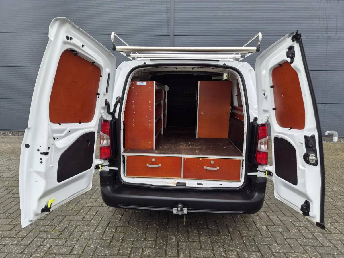 Opel Combo Opel Combo 1.5D L2H1 Carplay Navi 102pk RVS imp Eu6 Inrichting