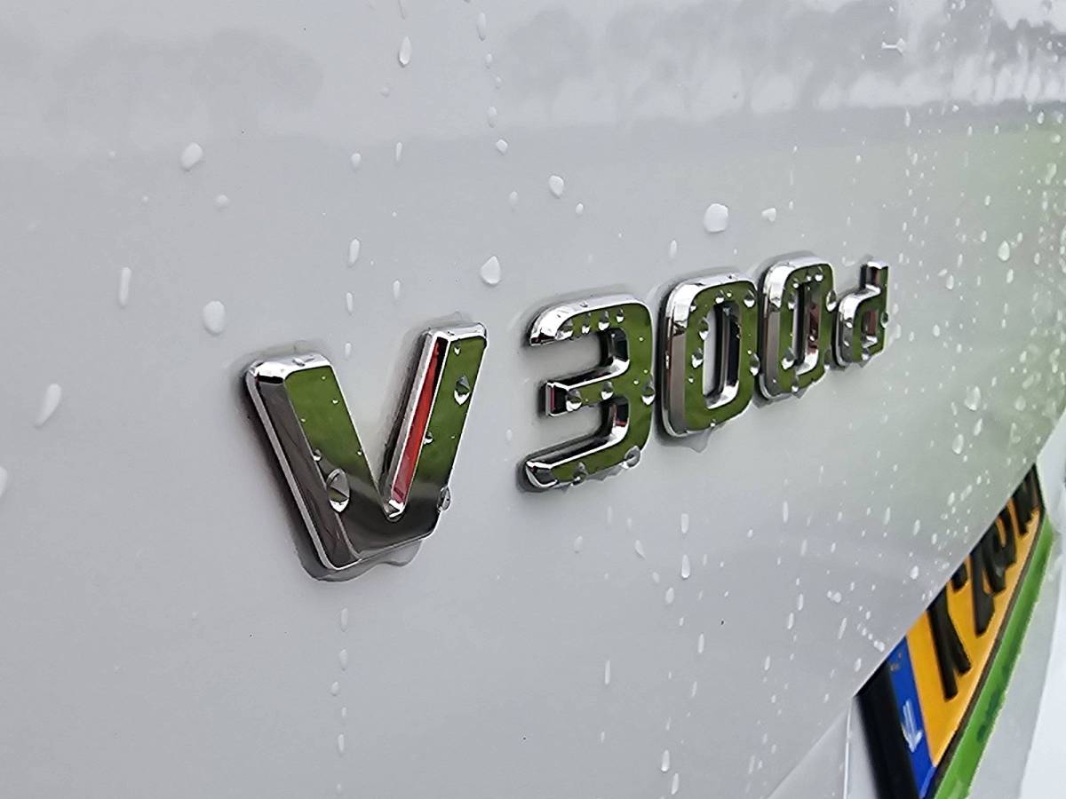 Mercedes-Benz V-Klasse MERCEDES-BENZ V-KLASSE 300 CDI NETTO EXPORTPRIJS EU 29950  pano 4-matic leder LED Burmester afneembare trekhaak