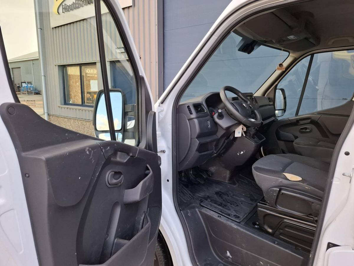 Renault Master Renault Master T33 2.3 dCi L1H1 DUBBEL CABINE / AIRCO / CRUISE CONTROLE / TREKHAAK
