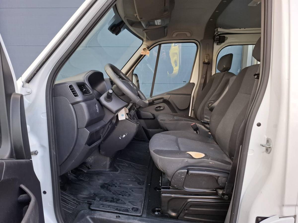 Renault Master Renault Master T33 2.3 dCi L1H1 DUBBEL CABINE / AIRCO / CRUISE CONTROLE / TREKHAAK
