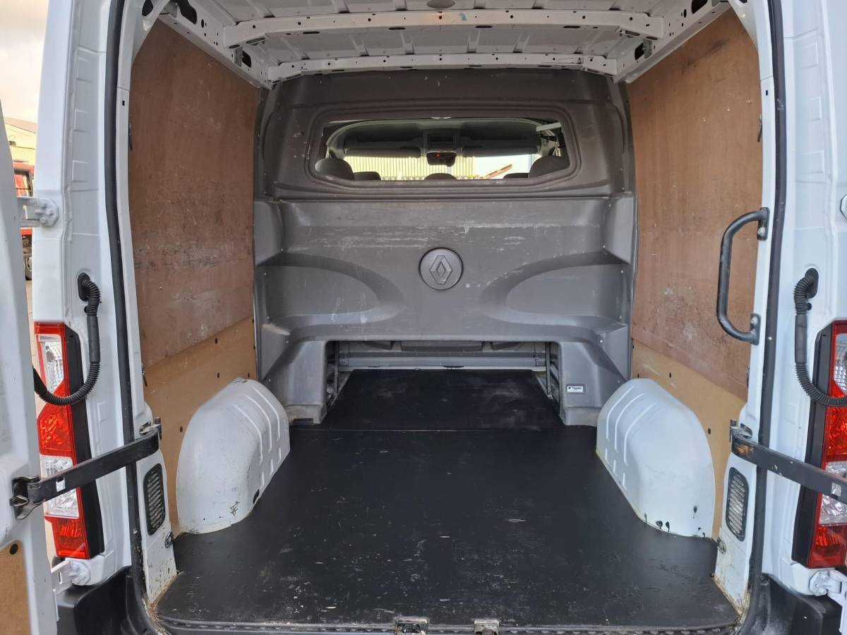 Renault Master Renault Master T33 2.3 dCi L1H1 DUBBEL CABINE / AIRCO / CRUISE CONTROLE / TREKHAAK