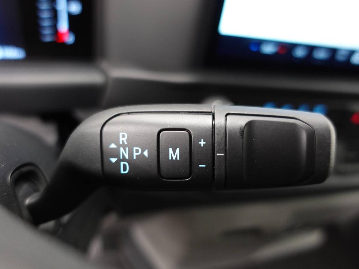 Ford Transit Custom Ford Transit Custom 300 2.0 TDCI L2H1 Airco Cruise Navigatie Parkeersensoren Camera Apple/Carplay Android Auto
