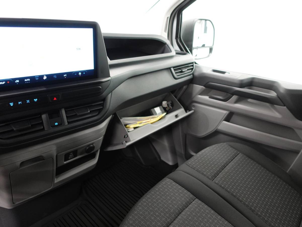 Ford Transit Custom Ford Transit Custom 300 2.0 TDCI L2H1 Airco Cruise Navigatie Parkeersensoren Camera Apple/Carplay Android Auto