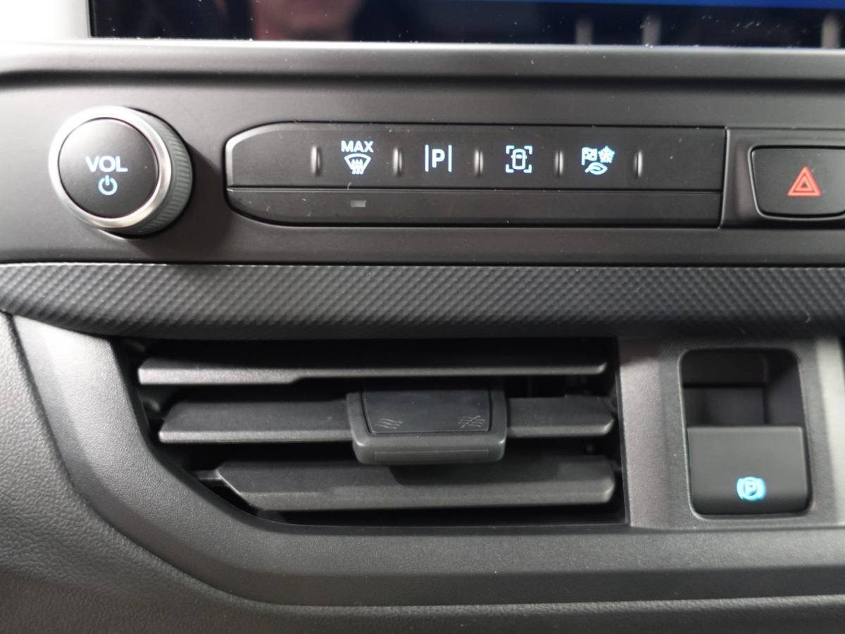 Ford Transit Custom Ford Transit Custom 300 2.0 TDCI L2H1 Airco Cruise Navigatie Parkeersensoren Camera Apple/Carplay Android Auto
