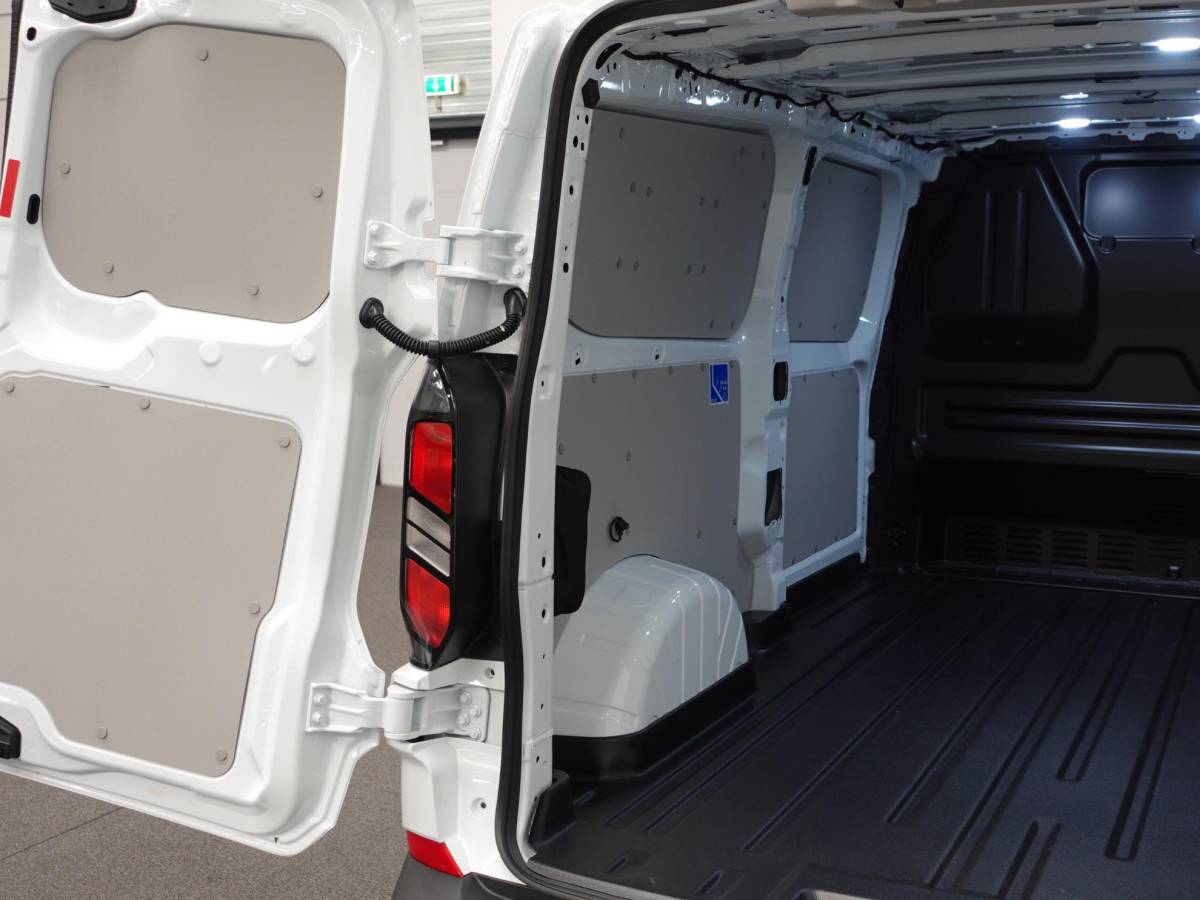 Ford Transit Custom Ford Transit Custom 300 2.0 TDCI L2H1 Airco Cruise Navigatie Parkeersensoren Camera Apple/Carplay Android Auto