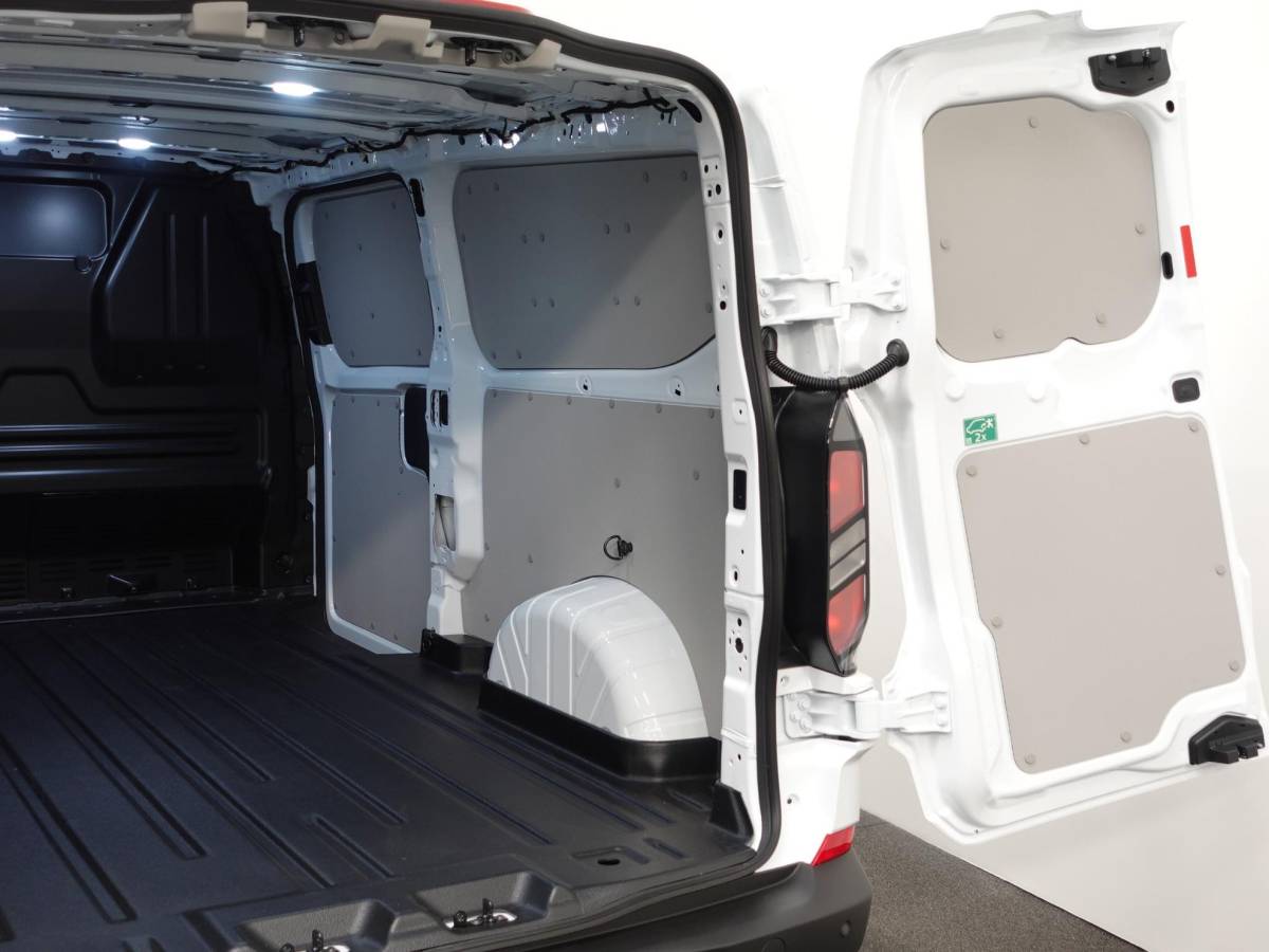 Ford Transit Custom Ford Transit Custom 300 2.0 TDCI L2H1 Airco Cruise Navigatie Parkeersensoren Camera Apple/Carplay Android Auto