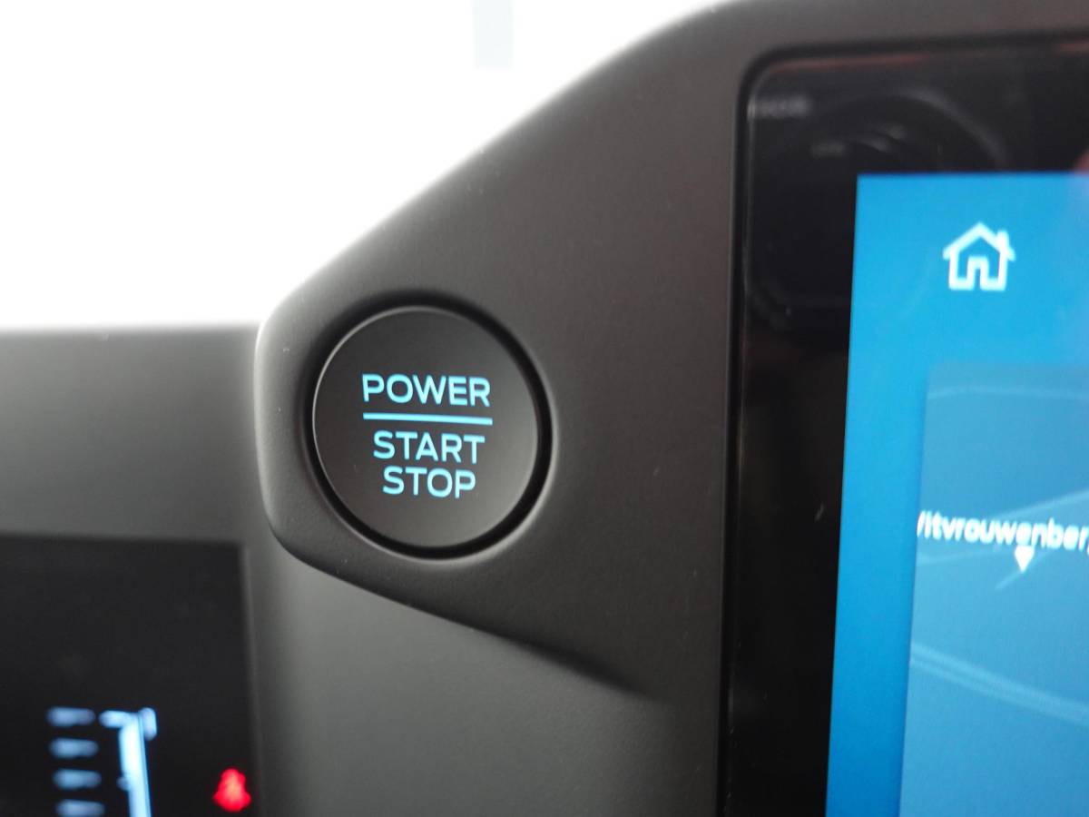 Ford Transit Custom Ford Transit Custom 300 2.0 TDCI L2H1 Airco Cruise Navigatie Parkeersensoren Camera Apple/Carplay Android Auto
