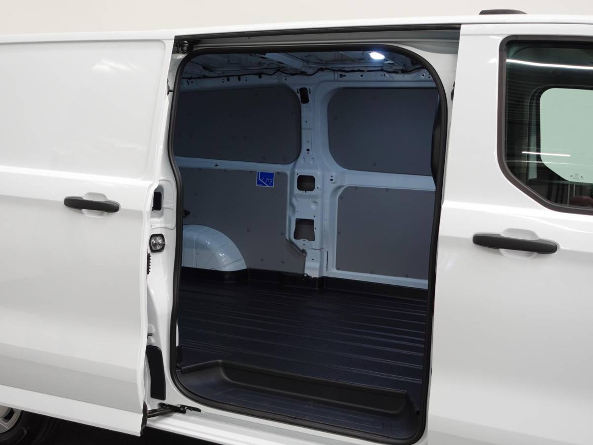 Ford Transit Custom Ford Transit Custom 300 2.0 TDCI L2H1 Airco Cruise Navigatie Parkeersensoren Camera Apple/Carplay Android Auto