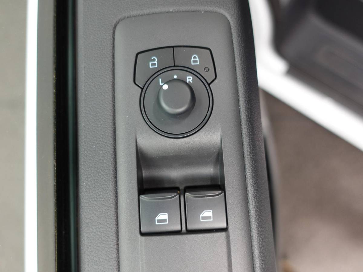 Ford Transit Custom Ford Transit Custom 300 2.0 TDCI L2H1 Airco Cruise Navigatie Parkeersensoren Camera Apple/Carplay Android Auto