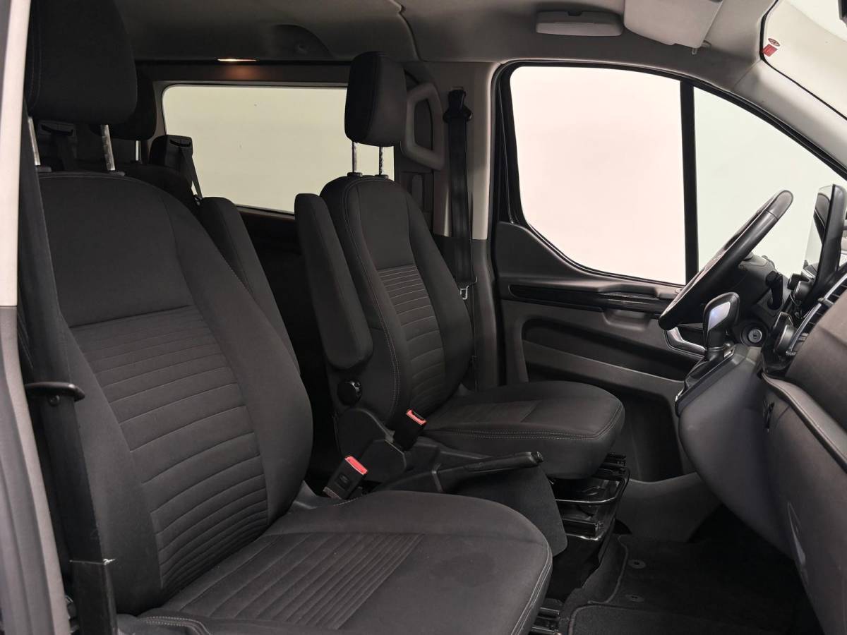 Ford Transit Custom Ford Transit Custom 300 2.0 TDCI L2H1 Limited Dubbele Cabine Automaat Navi Airco 2 Schuifdeuren Trekhaak Parkeersensoren Carplay