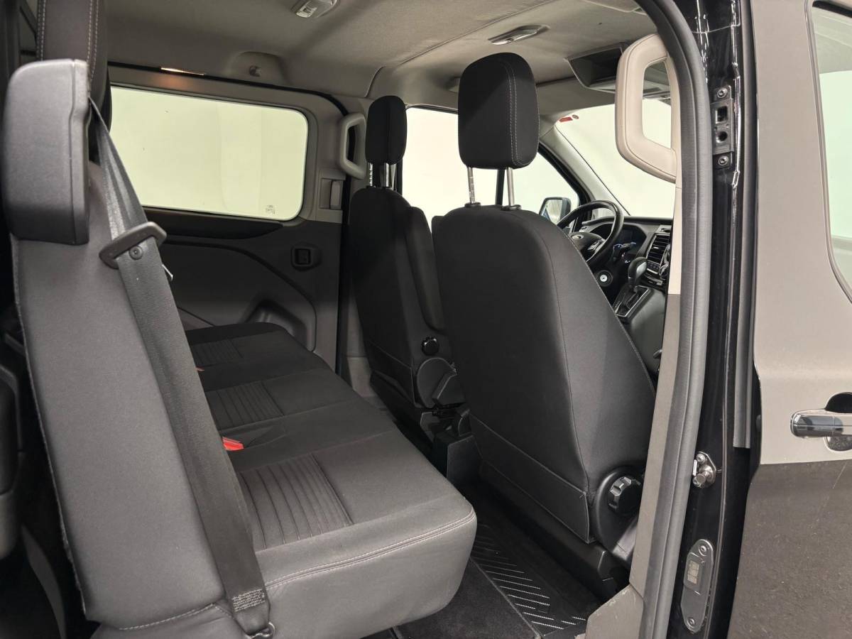 Ford Transit Custom Ford Transit Custom 300 2.0 TDCI L2H1 Limited Dubbele Cabine Automaat Navi Airco 2 Schuifdeuren Trekhaak Parkeersensoren Carplay